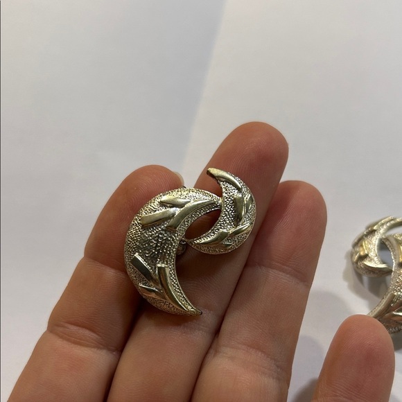 Elegant Vinatge Silver tone half moon clip on Earrings - Picture 2 of 7